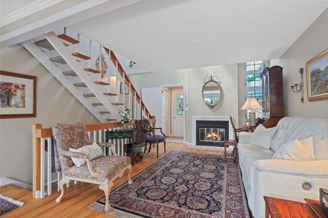 9 Pinewood Circle, White Plains, NY 10603