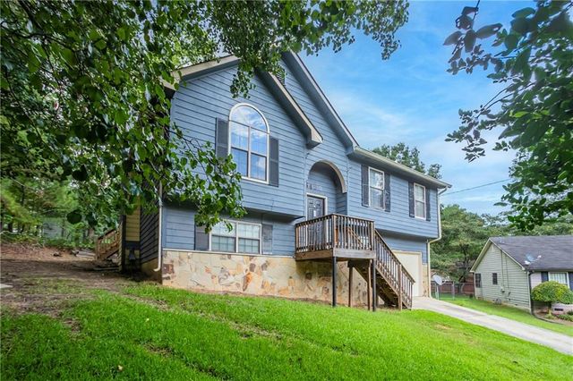 3480 Estate Lake Drive, Fairburn, GA 30213