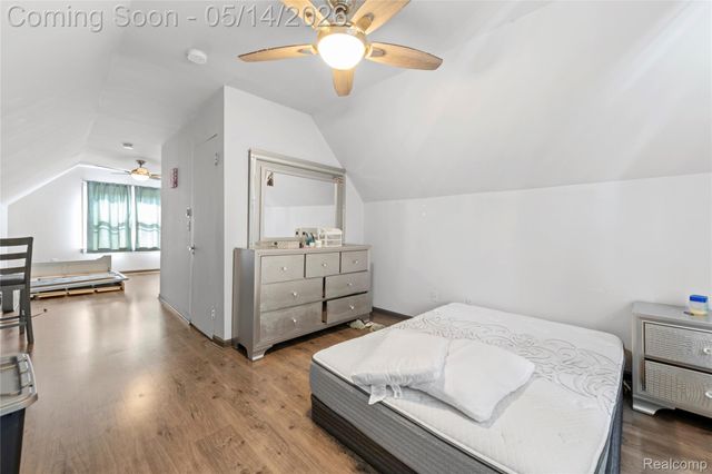 20704 Lancaster Street, Harper Woods, MI 48225