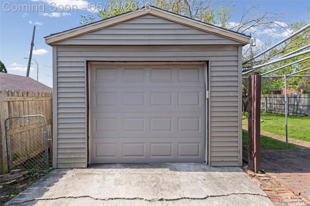 20704 Lancaster Street, Harper Woods, MI 48225