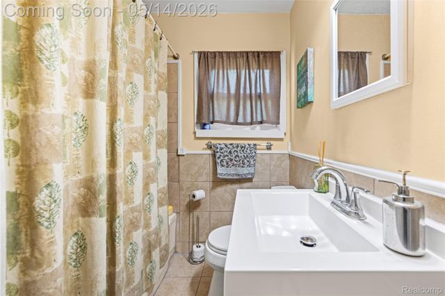 20704 Lancaster Street, Harper Woods, MI 48225