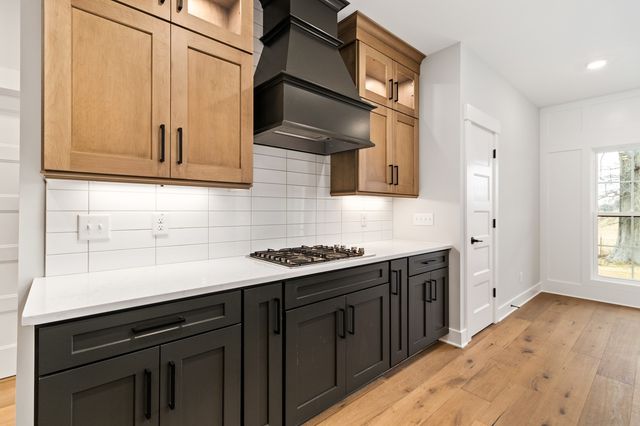 24 Port Royal Estate, Adams, TN 37010