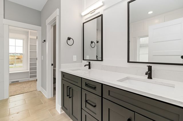 24 Port Royal Estate, Adams, TN 37010