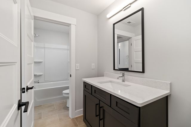 24 Port Royal Estate, Adams, TN 37010