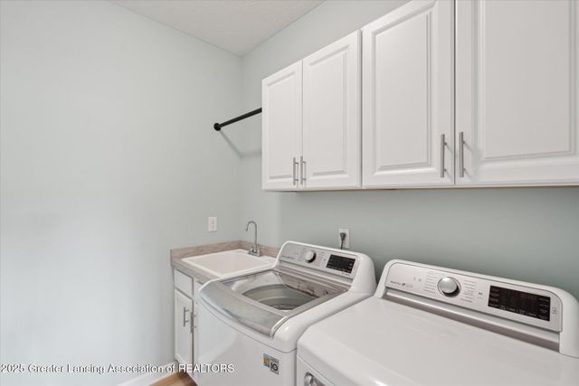 2418 Knollridge Lane, Williamston, MI 48895