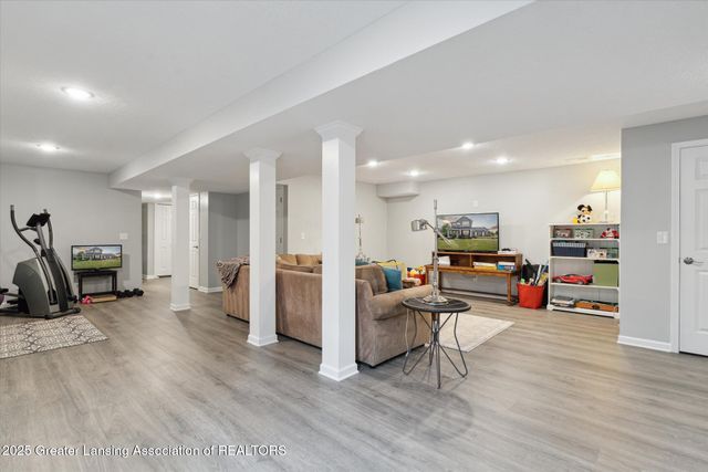 2418 Knollridge Lane, Williamston, MI 48895