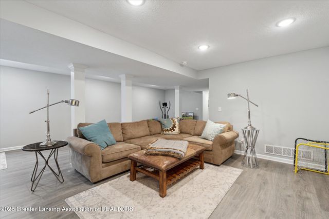 2418 Knollridge Lane, Williamston, MI 48895