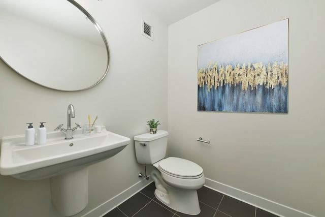 1 Earhart Street 719, Cambridge, MA 02141