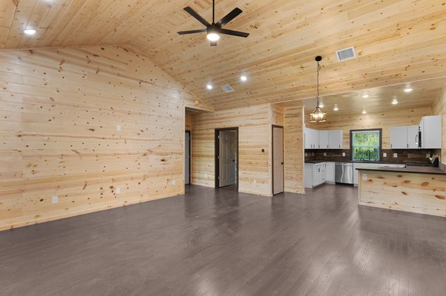 905 N Walnut, Winnsboro, TX 75494