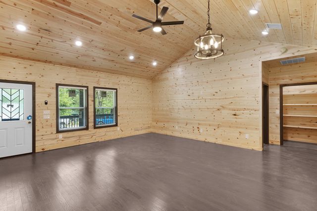 905 N Walnut, Winnsboro, TX 75494
