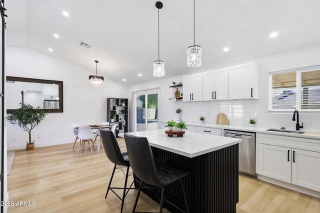 9001 W BERKELEY Road, Phoenix, AZ 85037