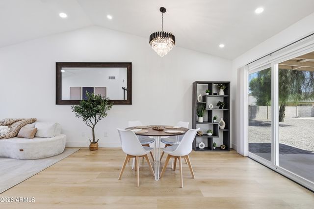 9001 W BERKELEY Road, Phoenix, AZ 85037