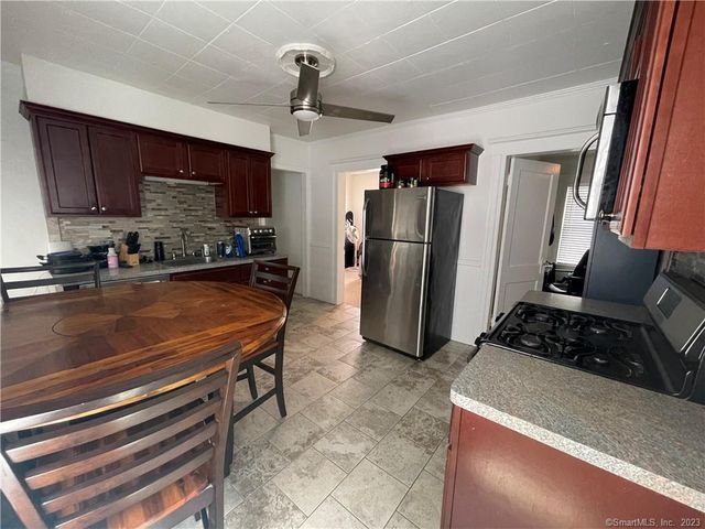 109 Churchill Street 2nd Fl, Fairfield, CT 06824