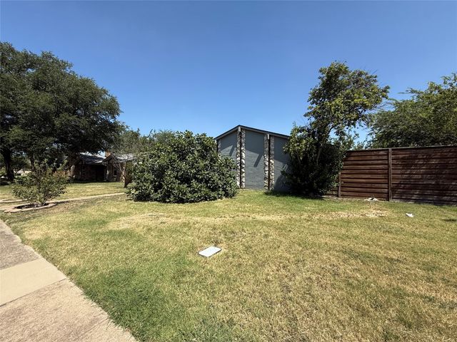 2131 Blossom Lane, Richardson, TX 75081