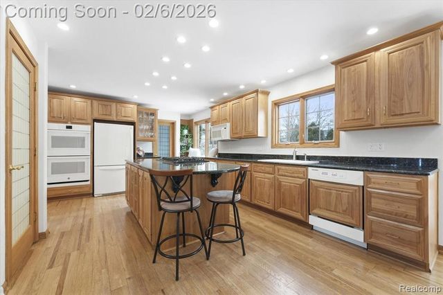 8842 Thorntree Drive, Grosse Ile, MI 48138