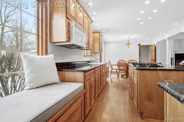 8842 Thorntree Drive, Grosse Ile, MI 48138