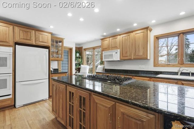 8842 Thorntree Drive, Grosse Ile, MI 48138