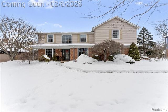 8842 Thorntree Drive, Grosse Ile, MI 48138