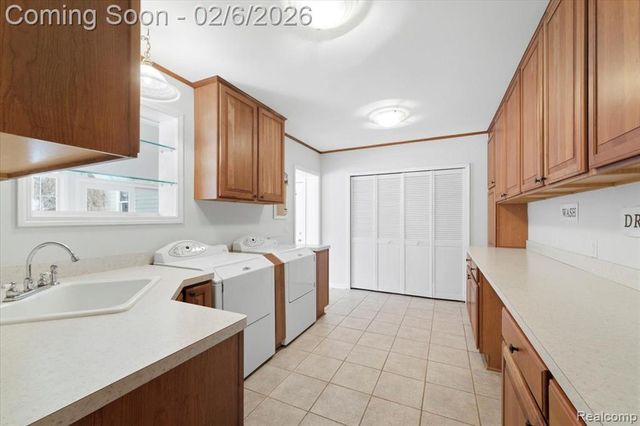 8842 Thorntree Drive, Grosse Ile, MI 48138