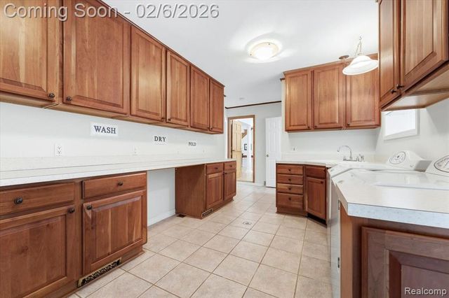 8842 Thorntree Drive, Grosse Ile, MI 48138