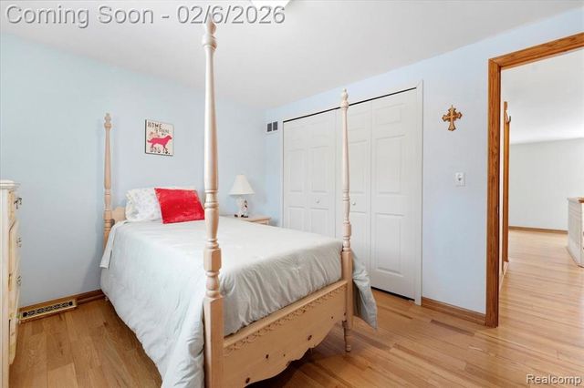 8842 Thorntree Drive, Grosse Ile, MI 48138