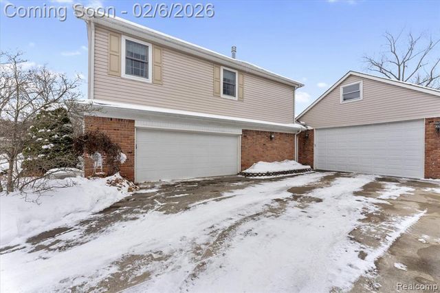 8842 Thorntree Drive, Grosse Ile, MI 48138
