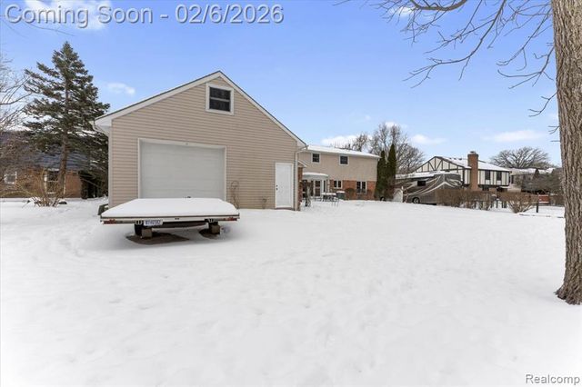 8842 Thorntree Drive, Grosse Ile, MI 48138