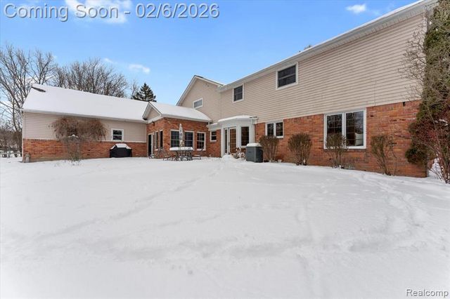 8842 Thorntree Drive, Grosse Ile, MI 48138
