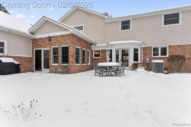 8842 Thorntree Drive, Grosse Ile, MI 48138