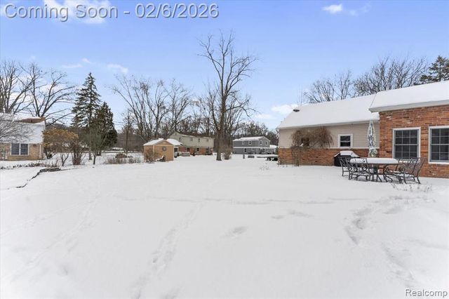 8842 Thorntree Drive, Grosse Ile, MI 48138