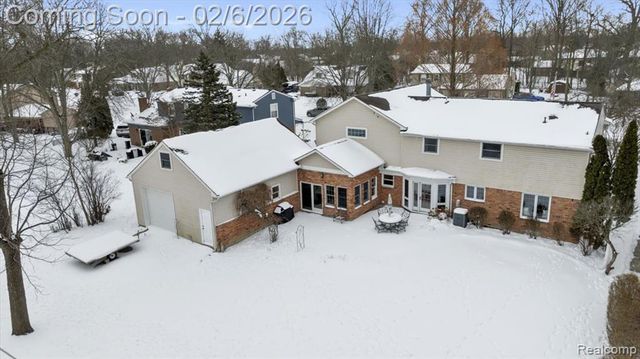 8842 Thorntree Drive, Grosse Ile, MI 48138