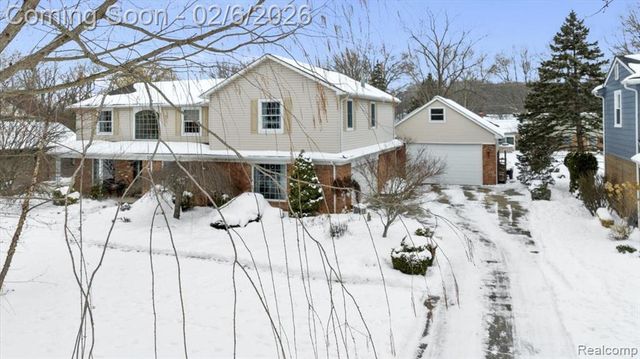 8842 Thorntree Drive, Grosse Ile, MI 48138