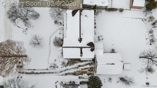 8842 Thorntree Drive, Grosse Ile, MI 48138