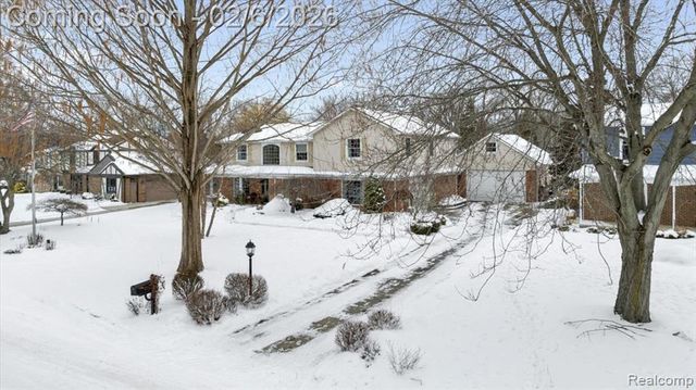 8842 Thorntree Drive, Grosse Ile, MI 48138