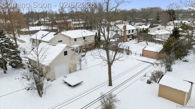 8842 Thorntree Drive, Grosse Ile, MI 48138