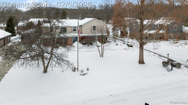 8842 Thorntree Drive, Grosse Ile, MI 48138