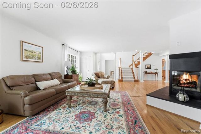 8842 Thorntree Drive, Grosse Ile, MI 48138