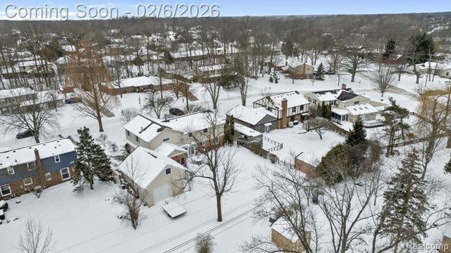 8842 Thorntree Drive, Grosse Ile, MI 48138