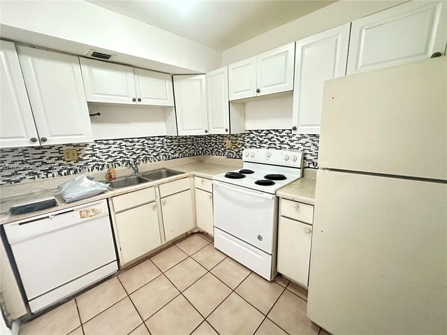 3600 NW 21st Street 309, Lauderdale Lakes, FL 33311