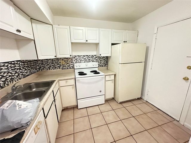3600 NW 21st Street 309, Lauderdale Lakes, FL 33311