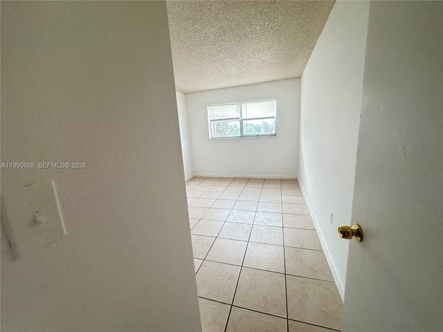 3600 NW 21st Street 309, Lauderdale Lakes, FL 33311