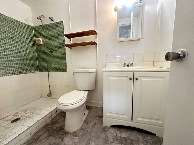 3600 NW 21st Street 309, Lauderdale Lakes, FL 33311