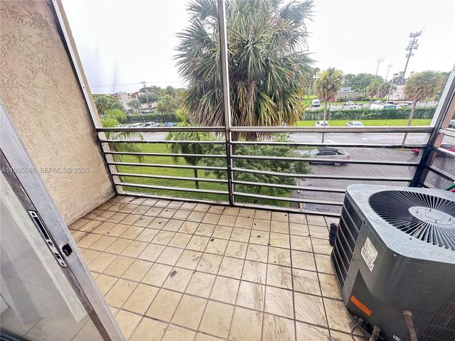 3600 NW 21st Street 309, Lauderdale Lakes, FL 33311