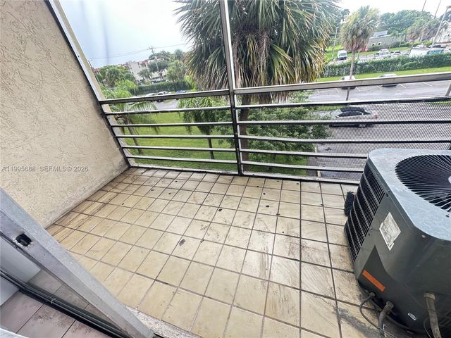 3600 NW 21st Street 309, Lauderdale Lakes, FL 33311