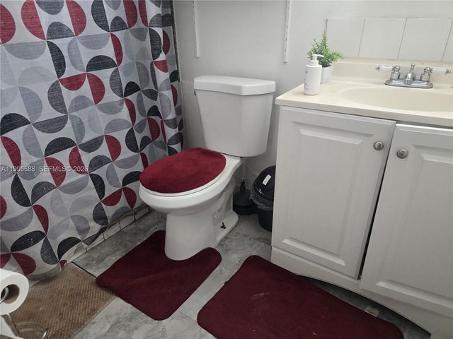 3600 NW 21st Street 309, Lauderdale Lakes, FL 33311