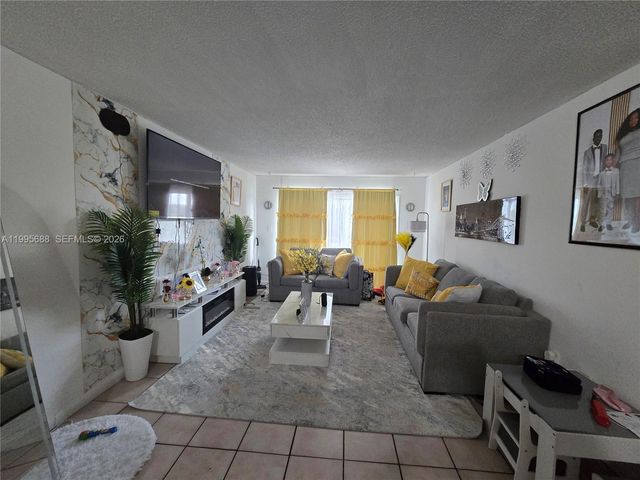 3600 NW 21st Street 309, Lauderdale Lakes, FL 33311