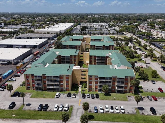 3600 NW 21st Street 309, Lauderdale Lakes, FL 33311