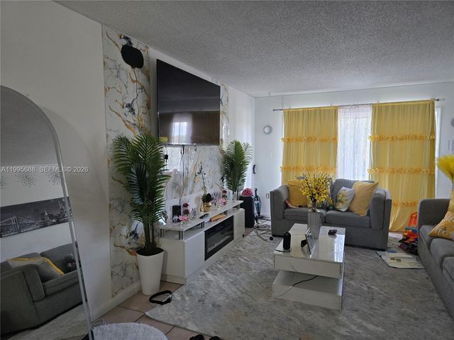 3600 NW 21st Street 309, Lauderdale Lakes, FL 33311