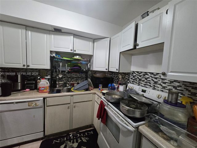 3600 NW 21st Street 309, Lauderdale Lakes, FL 33311