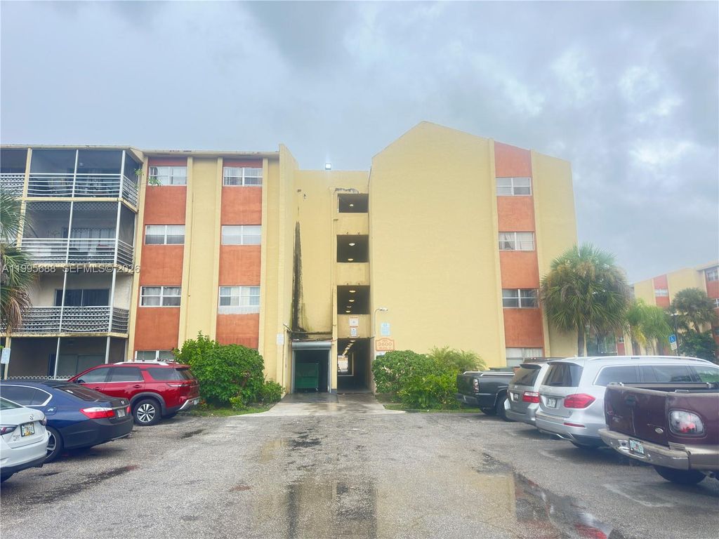 3600 NW 21st Street 309, Lauderdale Lakes, FL 33311